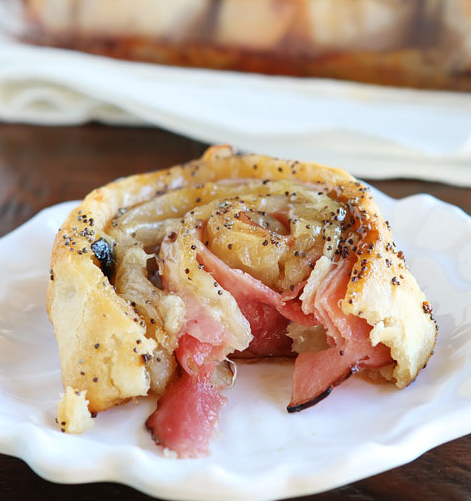 Mouthwatering Ham And Cheese Party Rolls