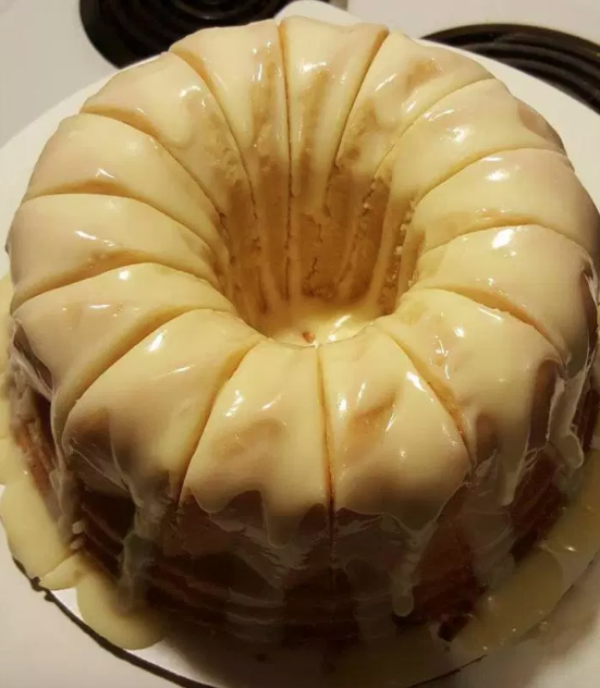 vanilla buttermilk pound cake with cream cheese glaze